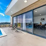 Aura By Interhome Pula