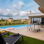 Aura By Interhome Pula