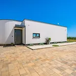 Aura By Interhome *
