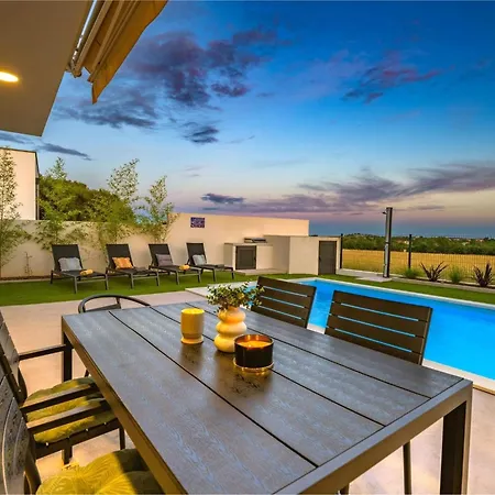 Aura By Interhome *
