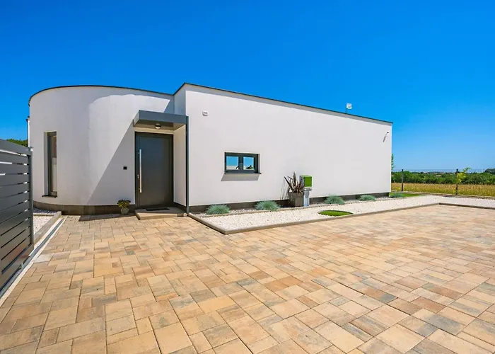 Aura By Interhome *