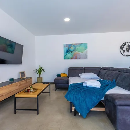 Aura By Interhome Pula