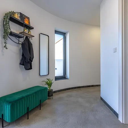 Aura By Interhome * Pula