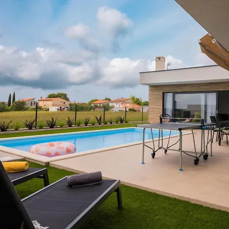 Aura By Interhome Pula