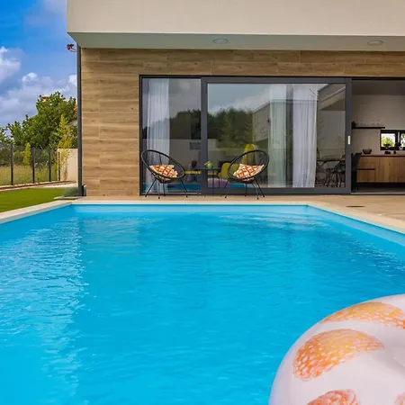 Aura By Interhome Vakantiehuis Pula