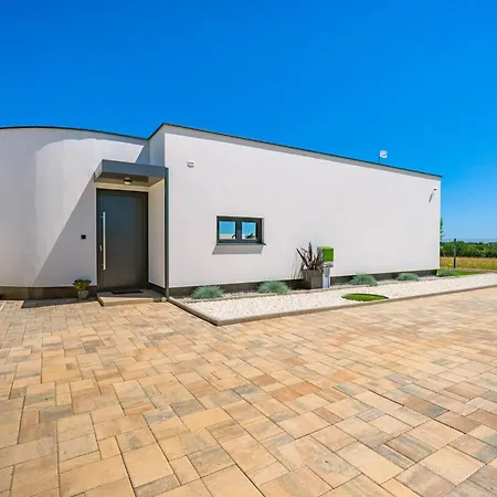 Aura By Interhome *
