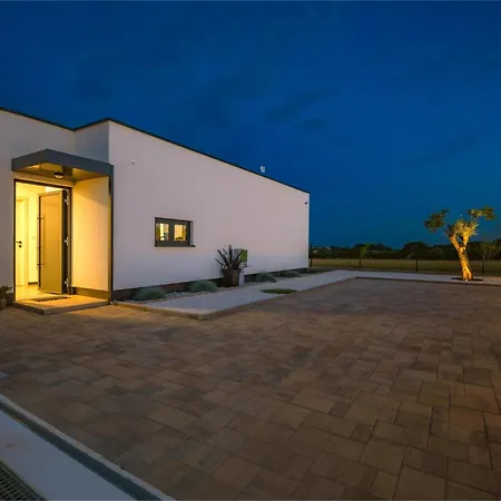 Aura By Interhome * Pula
